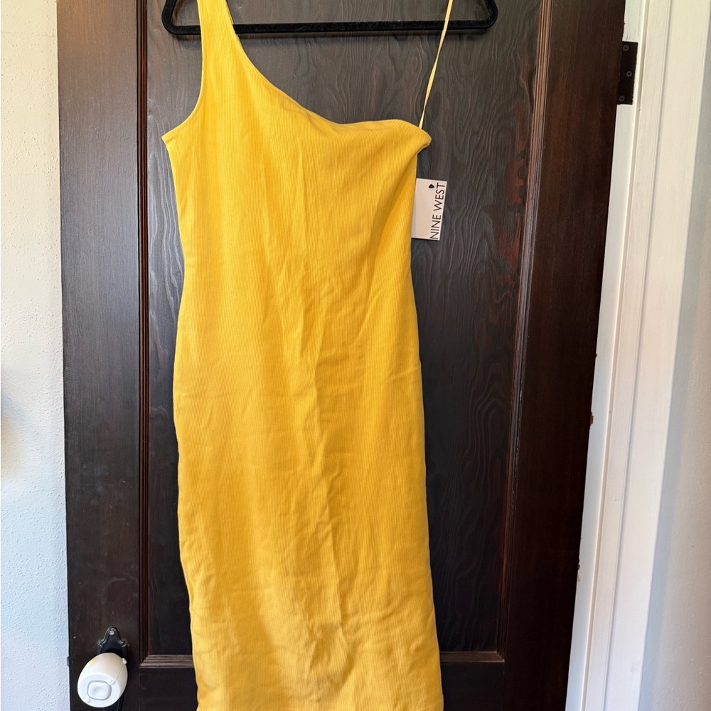 Elegant Yellow One-Shoulder Dress